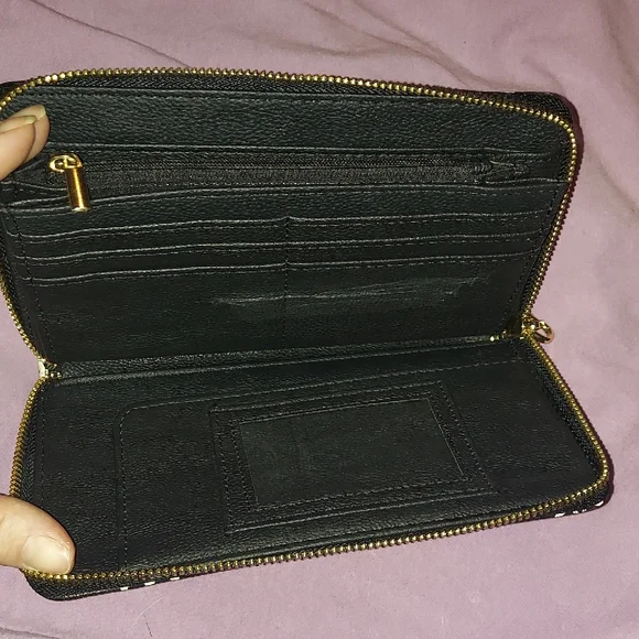 Betsey Johnson Black Wallet with White/Bone Skull Print and Gold Accents - Picture 4 of 7